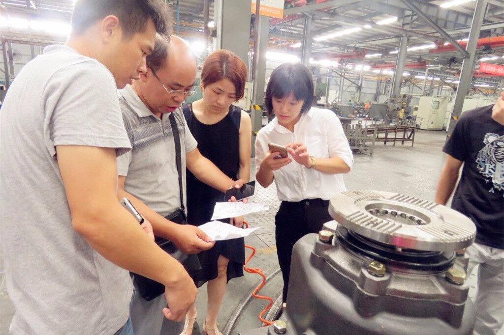 深圳民富沃能、東風特汽聯合考察組蒞臨十堰精密新動力科技有限公司參觀指導工作